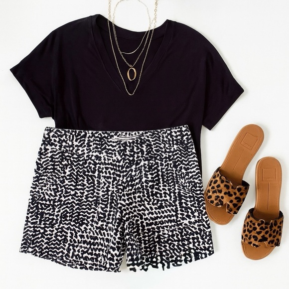 Banana republic black white printed shorts ❤️ - Picture 1 of 7